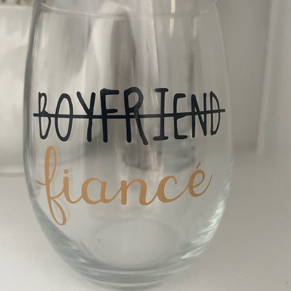 Fiancé wine glasses - Picture 2 of 3